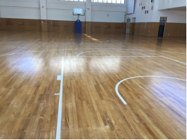 木地板藍球場